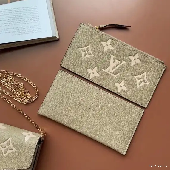First bag ru POCHETTE LOUIS FÉLICIE VUITTON 0430